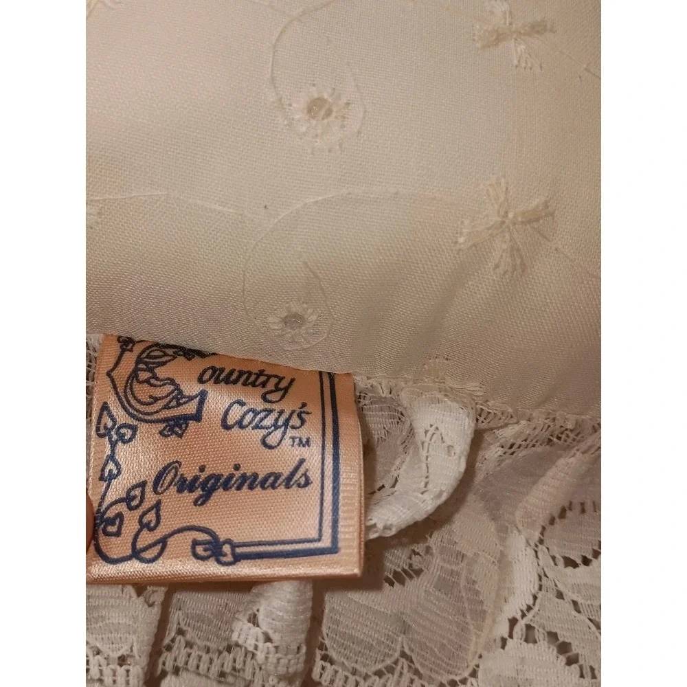 Country Cozy's Hanging Lace And Embroidered Pillow Mother's Day Gift Special Mom